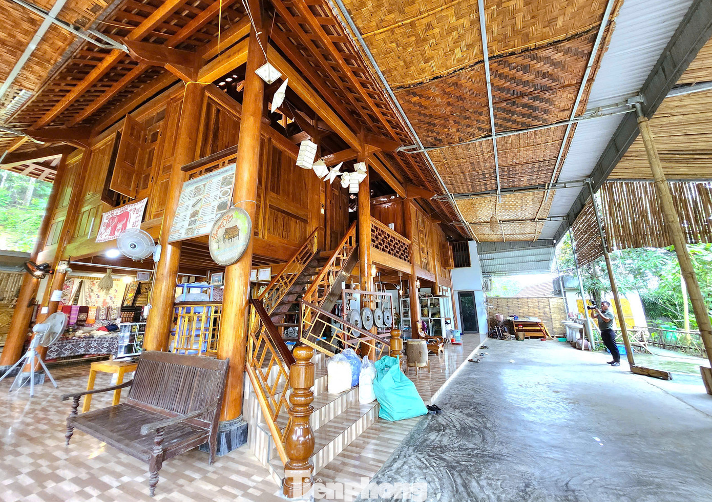 "Pỉ Noọng trong tiếng thái có nghĩa là anh em. Trong bảo tàng tôi cũng sưu tầm, lưu giữ những đồ dùng thường ngày, vật phẩm của nhiều dân tộc khác nhau”, bà Bích nói.