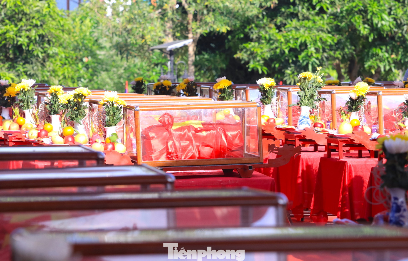 Trước đó vào mùa khô 2024-2025, Đội Quy tập hài cốt liệt sĩ (Bộ Chỉ huy quân sự tỉnh Nghệ An) đã tìm kiếm, cất bốc được 76 hài cốt liệt sĩ và chuyên gia Việt Nam hy sinh trên đất bạn Lào. Trong đó, tại tỉnh Xiêng Khoảng quy tập được 66 hài cốt, tỉnh Xay Sổm Bun được 8 hài cốt và tỉnh Viêng Chăn được 2 hài cốt. Tất cả hài cốt liệt sĩ được tìm thấy ở độ sâu hơn 1 m dưới mặt đất. Có hài cốt và nhiều di vật đi kèm như hộp tiếp đạn AK, xẻng đa năng, mặt nạ M04, tăng, đế giày vải, cúc áo bộ đội Việt Nam...