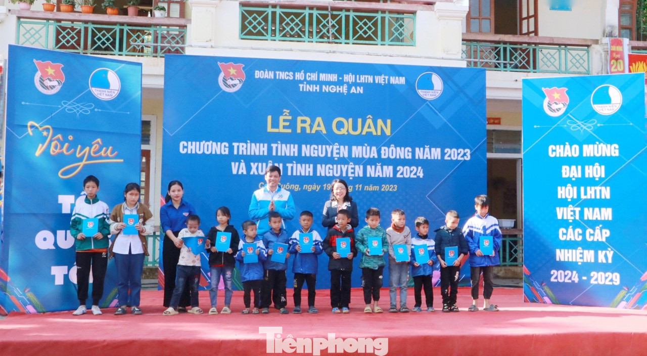 Chương trình tập trung vào 4 chương trình cụ thể gồm: “Đông ấm cho em” nhằm quyên góp chăn ấm, áo ấm, đồ dùng học tập hỗ trợ thiếu nhi, học sinh tại các địa bàn khó khăn tỉnh Nghệ An; chương trình “Đồng hành cùng nông dân” nhằm tổ chức vận động, quyên góp lương thực, thực phẩm, nhu yếu phẩm, quần áo, chăn ấm, giày, dép để hỗ trợ người dân vùng sâu, vùng xa; chương trình “Vì sức khỏe cộng đồng” nhằm tổ chức khám bệnh, tư vấn sức khỏe, cấp phát thuốc miễn phí cho người dân, trẻ em có hoàn cảnh khó khăn; chương trình “Những bước chân vì cộng đồng” nhằm nâng cao sức khỏe, rèn luyện thể chất cho đoàn viên, hội viên, thanh niên và gây quỹ triển khai các hoạt động an sinh xã hội, chăm lo Tết cho các đối tượng có hoàn cảnh khó khăn.