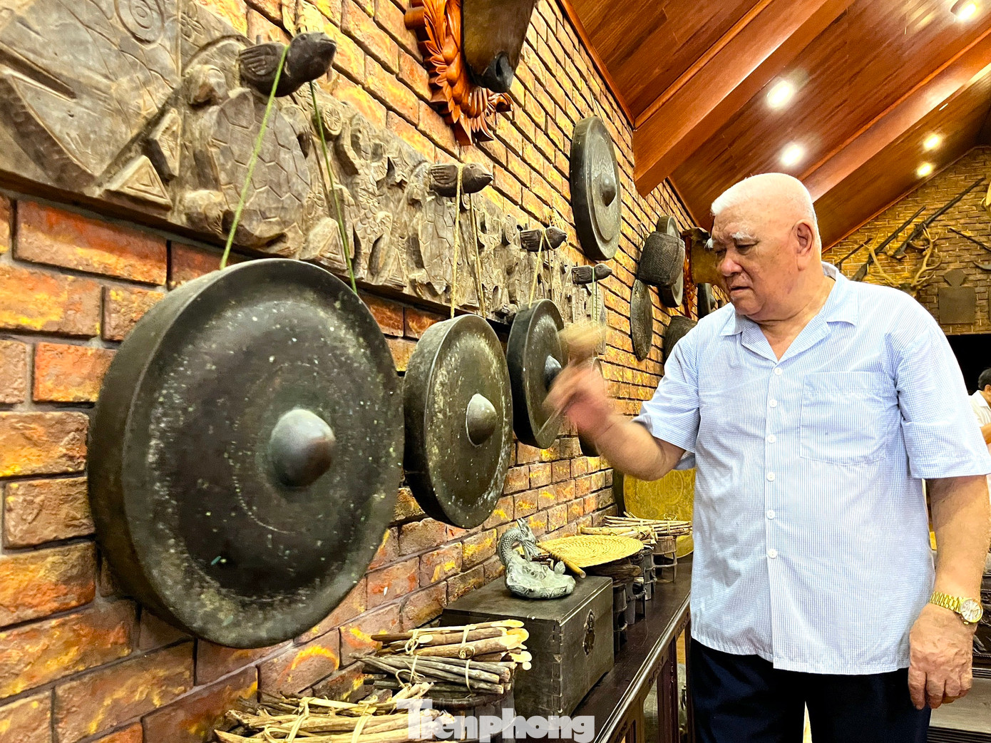 Chủ bảo tàng độc đáo này cho biết, những hiện vật trưng bày này đã được ông sưu tầm từ lâu. Ông phải bỏ ra rất nhiều thời gian, công sức và cả tiền bạc mới có được những hiện vật cổ trưng bày trong bảo tàng này.