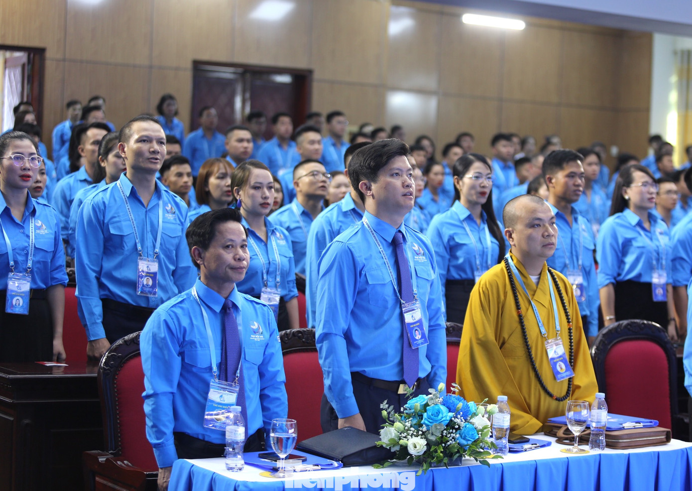 Cùng 260 đại biểu chính thức tham dự Đại hội.