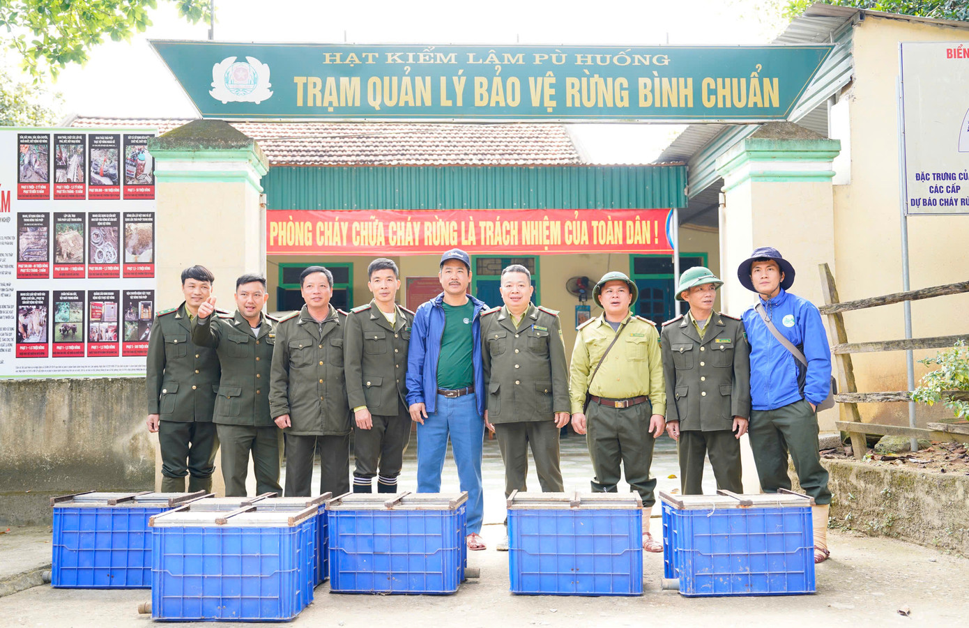 Khu BTTN Pù Huống tiếp nhận 11 cá thể khỉ quý hiếm từ Trung tâm Cứu hộ, Bảo tồn và Phát triển sinh vật, Vườn Quốc gia Cúc Phương.