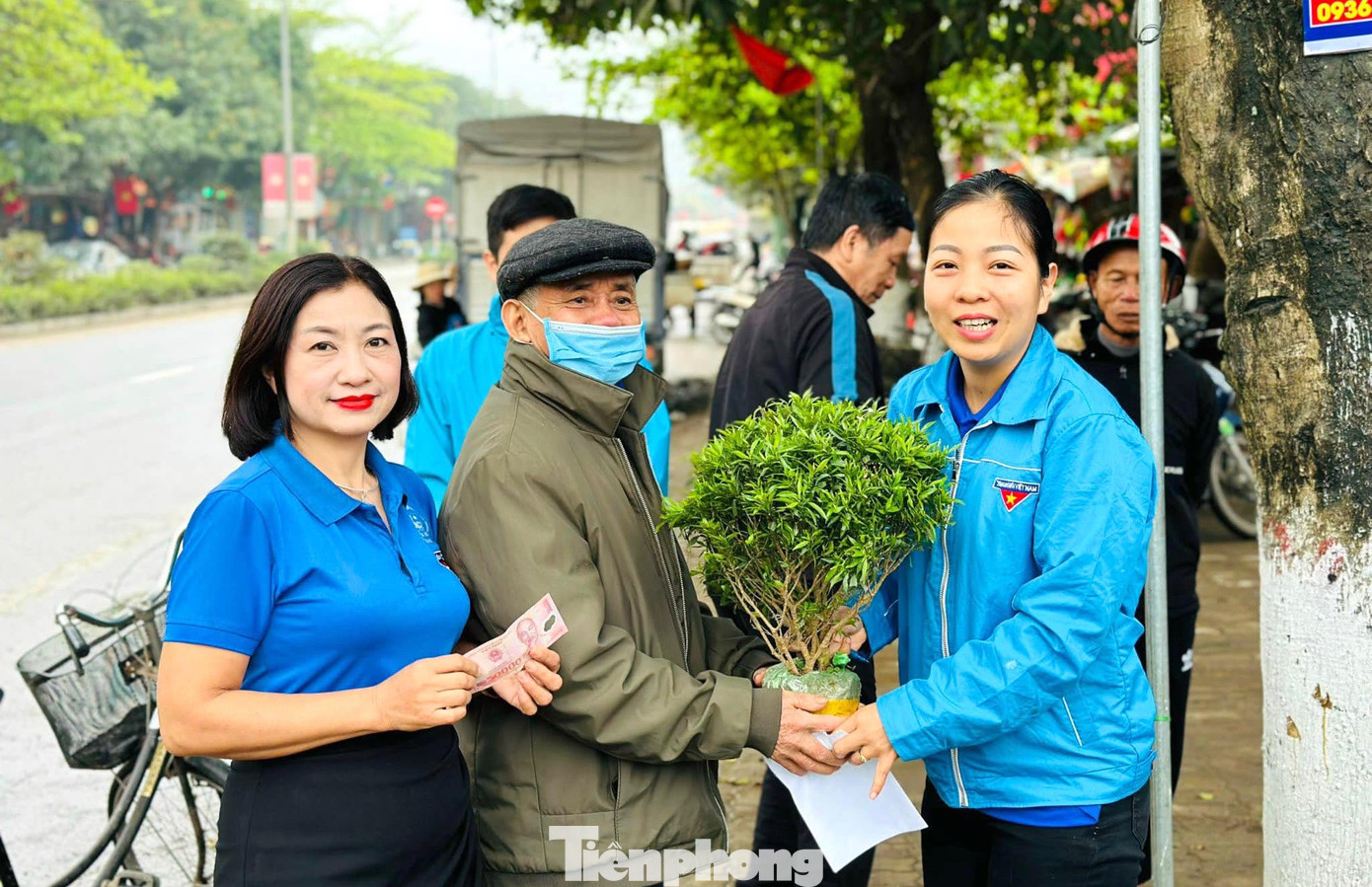 Thực hiện nhiều mô hình đổi phế liệu lấy cây xanh, tuyên truyền giảm thiểu sử dụng túi nilon tại các chợ dân sinh.