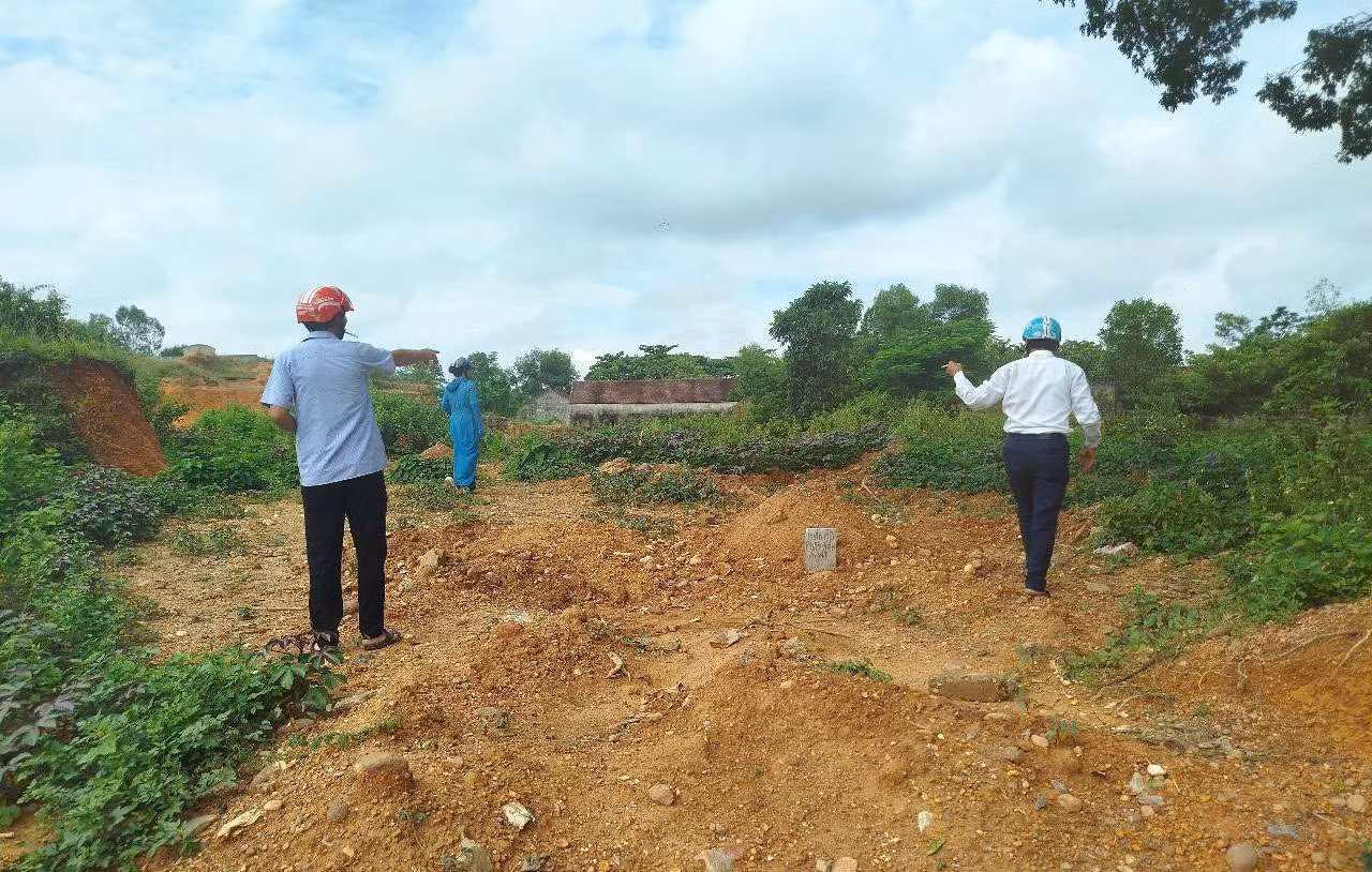 Lực lượng chức năng xã Đại Đồng đã xử lý, ngăn chặn kịp thời và yêu cầu các hộ dân trả lại nguyên hiện trạng ban đầu. Lực lượng chức năng xã Đại Đồng đã xử lý, ngăn chặn kịp thời và yêu cầu các hộ dân trả lại nguyên hiện trạng ban đầu.