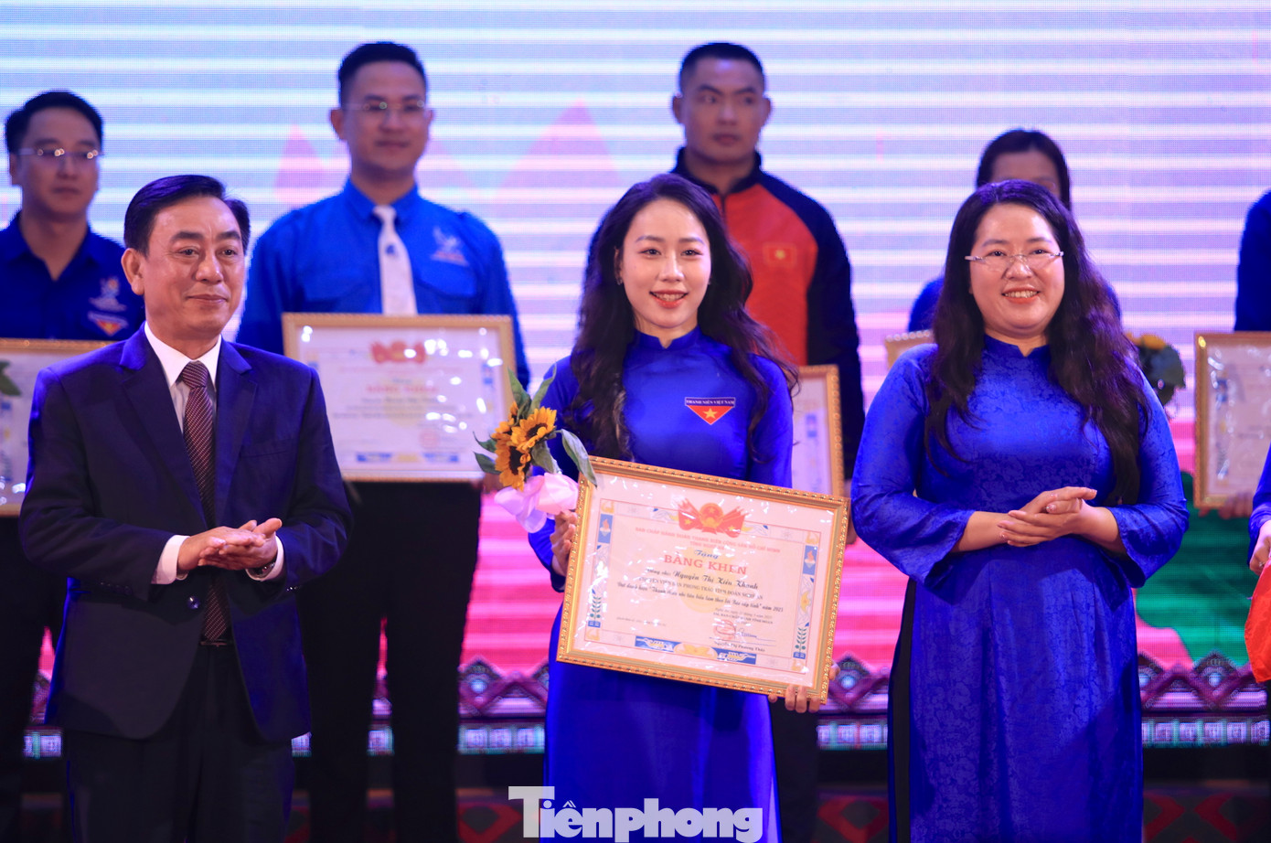 Các cá nhân được tuyên dương thanh thiếu nhi tiêu biểu làm theo lời Bác. Các cá nhân được tuyên dương thanh thiếu nhi tiêu biểu làm theo lời Bác.