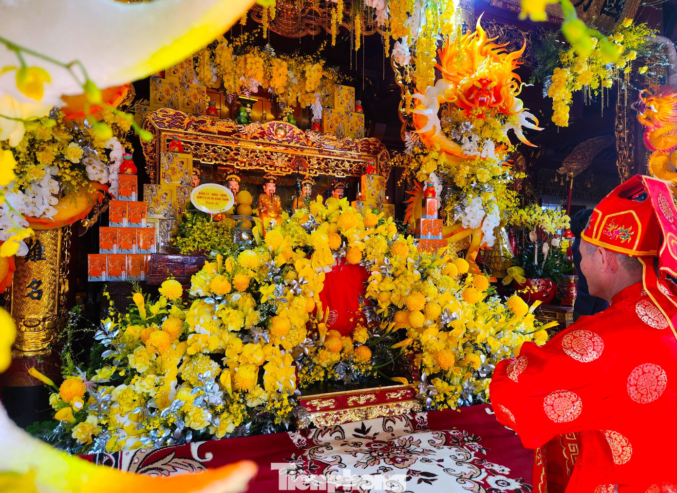 Được biết, trước ngày diễn ra lễ đại tế (ngày 10/10 âm lịch), trong ngày 9/10 đã diễn ra phần hội với nhiều trò chơi, thể thao như giải bóng chuyền nam nữ, đua thuyền mộc trên sông, trình diễn nhảy dân vũ, thả đèn hoa đăng, đêm khai hội... thu hút đông đảo du khách và người dân địa phương về tham dự.