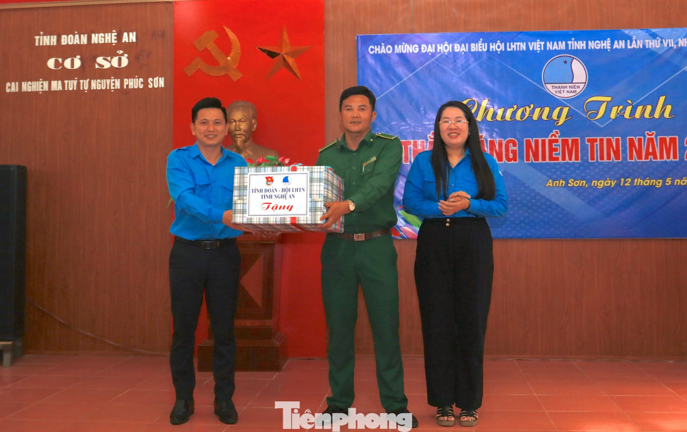 Tỉnh Đoàn, Hội LHTN tỉnh Nghệ An trao tặng món quà ý nghĩa đến Đoàn thanh niên Cơ sở cai nghiện ma túy tự nguyện Phúc Sơn.