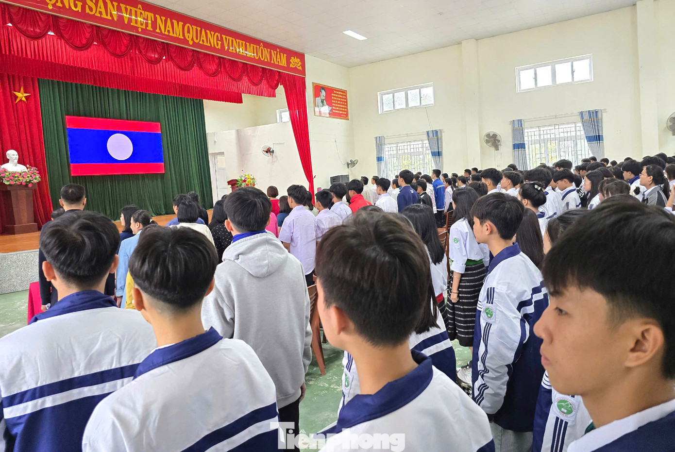 Trước khi bắt đầu chương trình giáo dục Trung học Phổ thông của Việt Nam, các lưu học sinh Lào sẽ được đào tạo tiếng Việt trong vòng 1 năm. Trước khi bắt đầu chương trình giáo dục Trung học Phổ thông của Việt Nam, các lưu học sinh Lào sẽ được đào tạo tiếng Việt trong vòng 1 năm.