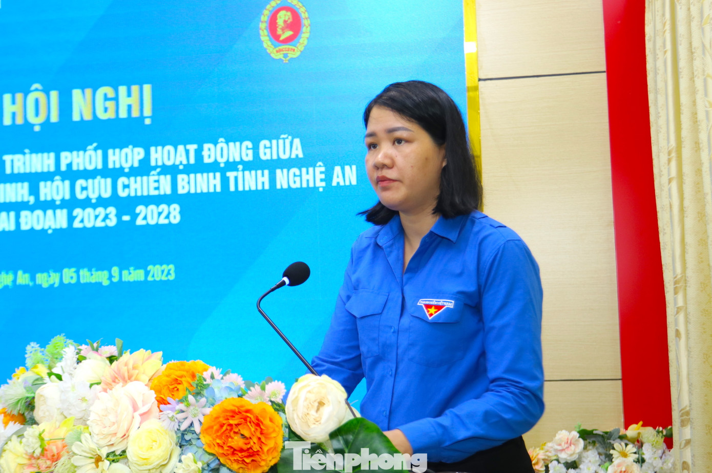 Chị Nguyễn Thị Quỳnh - Trưởng Ban Tuyên giáo Tỉnh Đoàn Nghệ An trình bày dự thảo nội dung chương trình phối hợp hoạt động giữa Đoàn TNCS Hồ Chí Minh và Hội Cựu Chiến binh tỉnh Nghệ An giai đoạn 2023 - 2028.