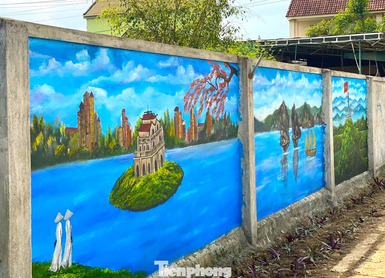 Hiện lực lượng đoàn viên thanh niên đã vẽ được 6 trên tổng số 18 bức tranh.