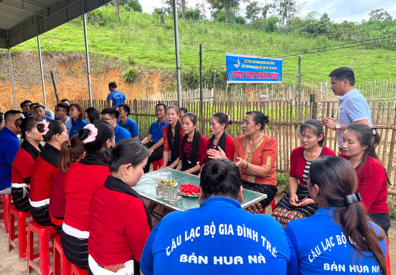 CLB gia đình trẻ Hua Nà (xã Lục Dạ) được thành lập từ năm 2018. Hiện câu lạc bộ này có 50 thành viên. CLB được thành lập nhằm mục đích phát triển kinh tế, giữ gìn, bảo tồn và phát huy bản sắc văn hóa dân tộc. Qua đó tăng cường công tác đoàn kết tập hợp thanh niên khu vực nông thôn.