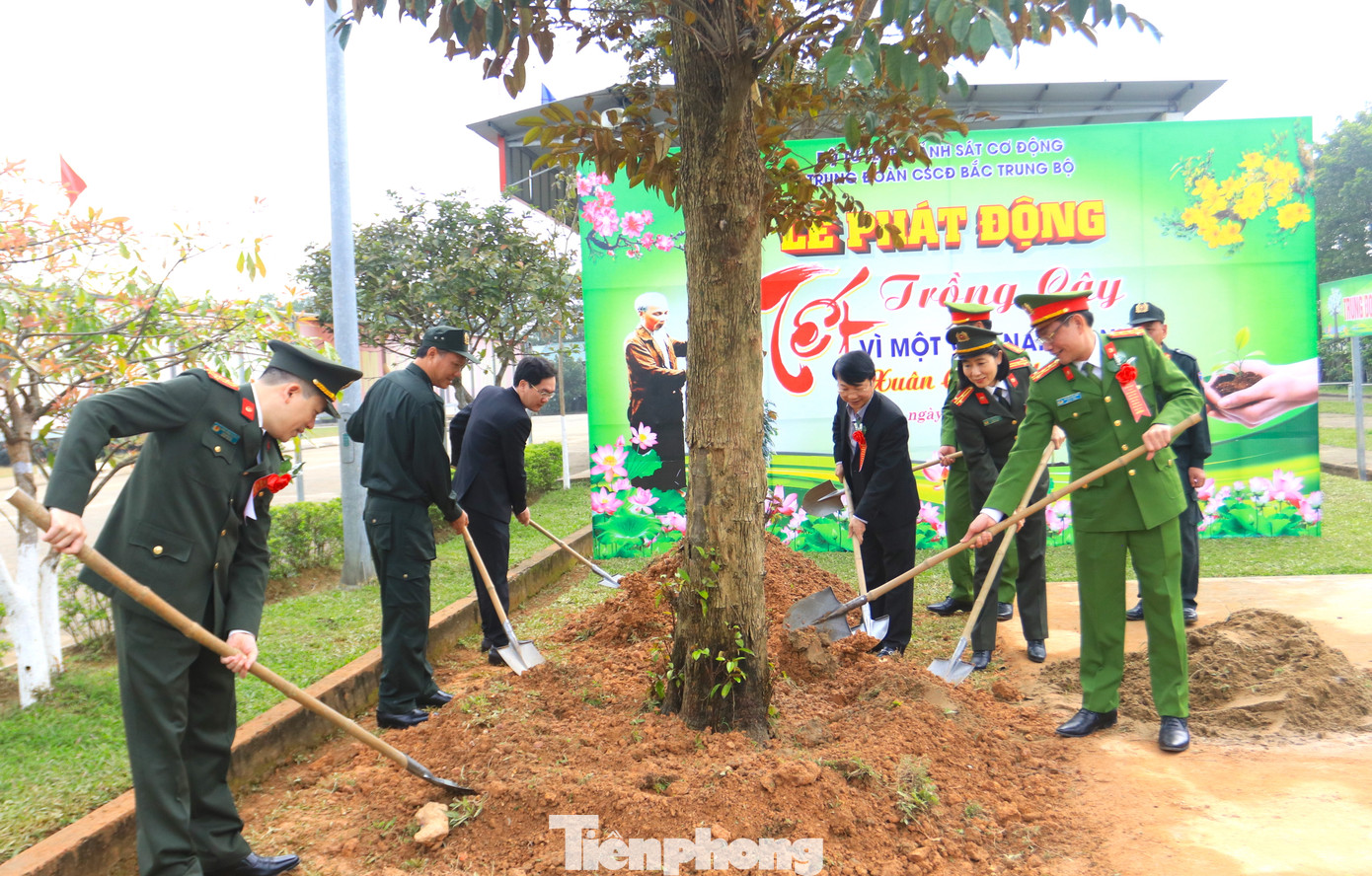 Hưởng ứng lời kêu gọi của Thủ tướng Chính phủ, Trung đoàn CSCĐ Bắc Trung Bộ đã tổ chức Lễ phát động Tết trồng cây Vì một Việt Nam xanh - Xuân Giáp Thìn 2024. Hưởng ứng lời kêu gọi của Thủ tướng Chính phủ, Trung đoàn CSCĐ Bắc Trung Bộ đã tổ chức Lễ phát động Tết trồng cây Vì một Việt Nam xanh - Xuân Giáp Thìn 2024.