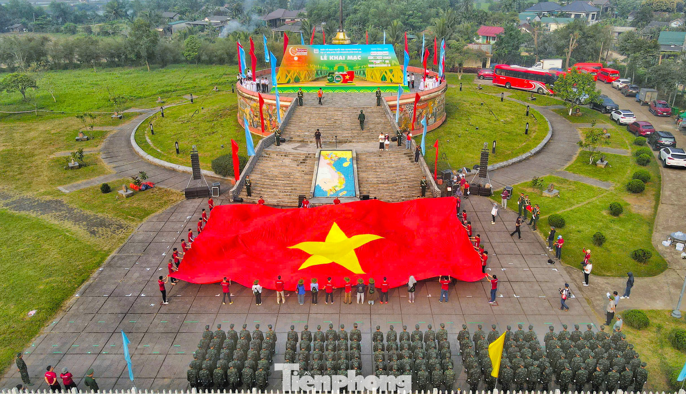 Trong khuôn khổ Tiền Phong Marathon 2025, Lễ Thượng cờ trang trọng sẽ được tổ chức vào 7h sáng 29/3 tại Khu Di tích Quốc gia đặc biệt đôi bờ Hiền Lương - Bến Hải (tỉnh Quảng Trị). Với mỗi kỳ giải đấu diễn ra, Lễ Thượng cờTiền Phong Marathon 2025 luôn là sự kiện giàu ý nghĩa và gây xúc động mạnh. Trong khuôn khổ Tiền Phong Marathon 2025, Lễ Thượng cờ trang trọng sẽ được tổ chức vào 7h sáng 29/3 tại Khu Di tích Quốc gia đặc biệt đôi bờ Hiền Lương - Bến Hải (tỉnh Quảng Trị). Với mỗi kỳ giải đấu diễn ra, Lễ Thượng cờTiền Phong Marathon 2025 luôn là sự kiện giàu ý nghĩa và gây xúc động mạnh.