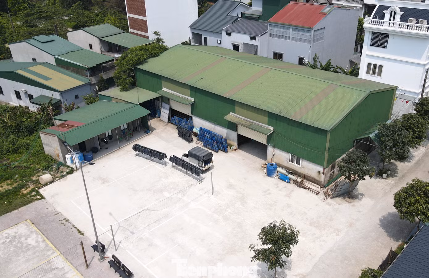 Lãnh đạo phường Trung Đô cho biết, cơ sở sản xuất giá đỗ này trước đây hoạt động tại phường Vinh Tân. Ít tháng trước, cơ sở này đến phường Trung Đô thuê lại một nhà kho trên địa bàn khối 3 để sản xuất giá đỗ.