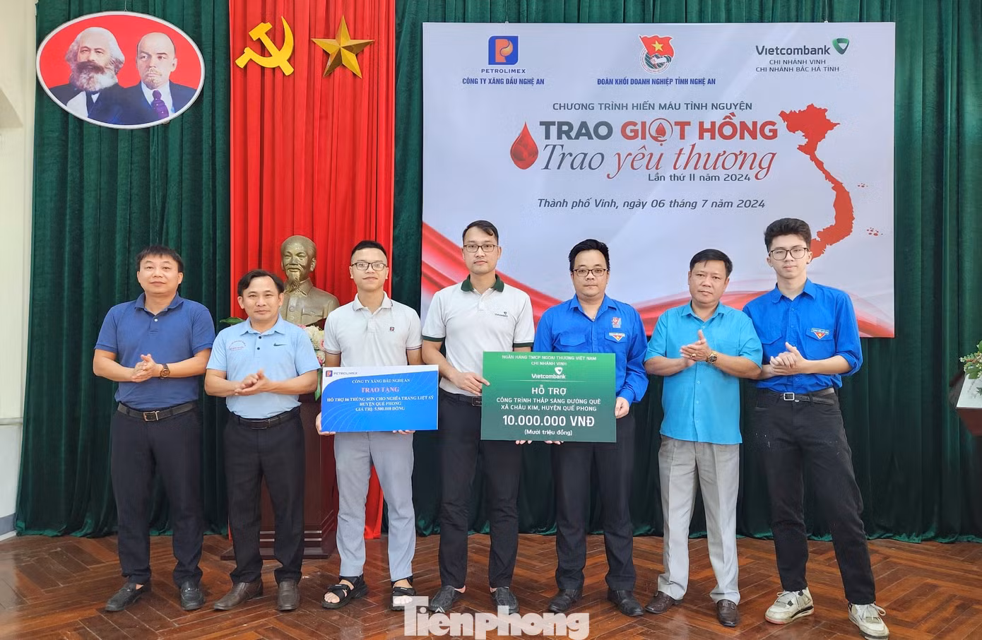 Nhận được lời kêu gọi của Huyện Đoàn Quế Phong và Đoàn khối Doanh nghiệp tỉnh Nghệ An, tại chương trình này, Đoàn Công ty Xăng dầu Nghệ An và Đoàn Ngân hàng Vietcombank chi nhánh thành phố Vinh đã trao tặng công trình “sơn sửa Nghĩa trang liệt sĩ Huyện Quế Phong” và công trình “Đường điện mặt trời - Thắp sáng đường quê tại xã Châu Kim, huyện Quế Phong”.