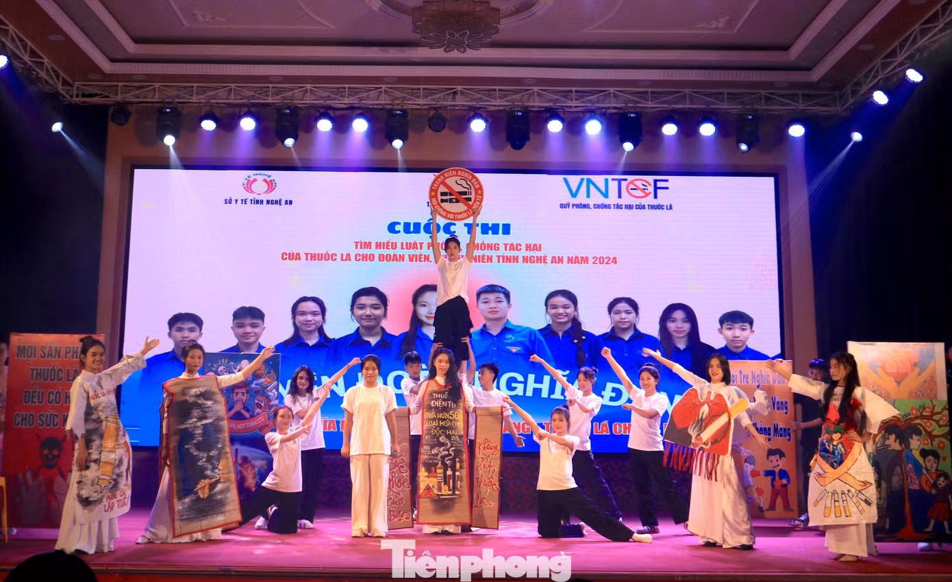 Ở phần chào hỏi, các đội sẽ giới thiệu về đơn vị, về các thành viên tham gia đội tuyển, về hoạt động Đoàn - Hội của đơn vị; tác hại của thuốc lá với sức khỏe bản thân và người xung quanh, các bệnh liên quan đến thuốc lá. Các đội được sân khấu hóa phần thi như âm nhạc, vũ đạo, thời trang, mô hình trực quan, kịch. Mỗi đội sẽ có 5-7 phút cho phần thi chào hỏi.