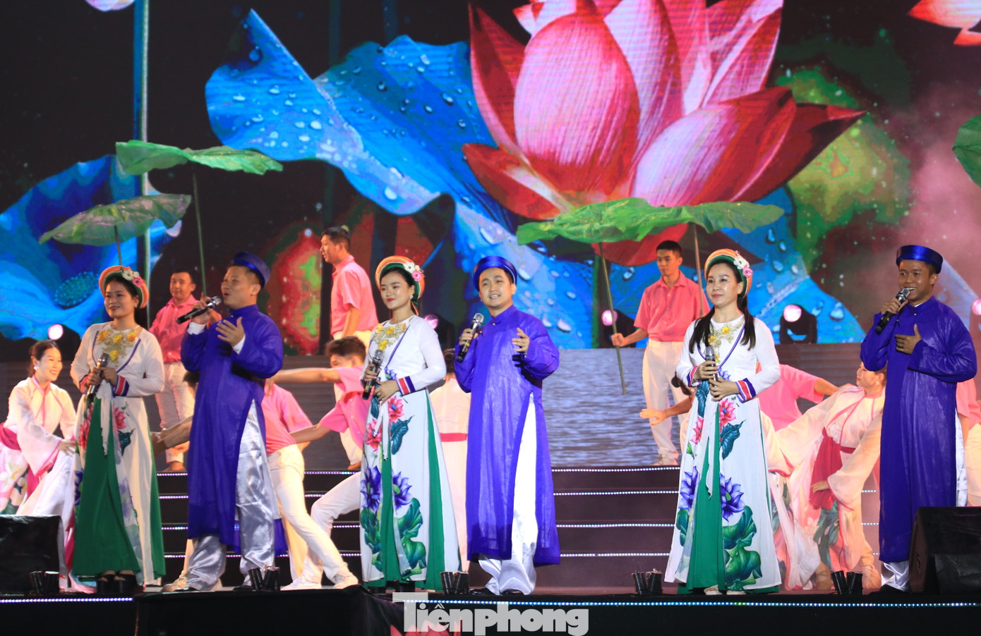 Các nghệ sĩ thể hiện các làn điệu Dân ca Ví, Giặm.