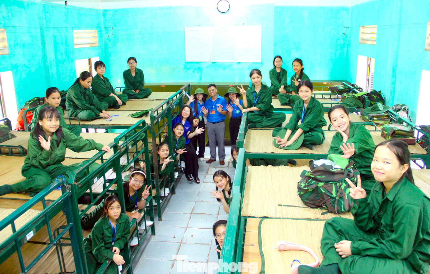 Học kỳ trong quân đội sẽ giúp các em tiếp cận kiến thức về kỹ năng sống, kỹ năng xã hội để tự tin, trách nhiệm hơn trong cuộc sống; biết chia sẻ với cộng đồng và quan tâm đến những người xung quanh; đoàn kết giúp đỡ nhau cùng tiến bộ và hướng tới “Sống có mục tiêu và có kỷ luật”.