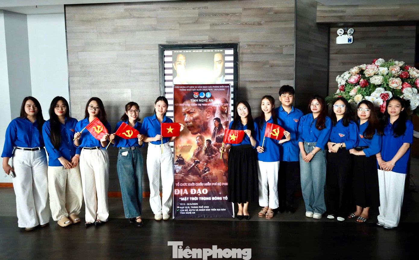 Trong 3 ngày 11,12,13/4, Tỉnh Đoàn Nghệ An đã tổ chức đợt sinh hoạt chính trị “Non sông liền một dải” bằng hình thức chiếu phim &quot;Địa Đạo: Mặt trời trong bóng tối&quot;. Chương trình được tổ chức nằm trong kế hoạch công tác Đoàn và phong trào thanh thiếu nhi năm 2025; kế hoạch tuyên truyền kỷ niệm các ngày lễ lớn và hướng đến ngày Kỷ niệm 50 năm ngày Giải phóng miền Nam, thống nhất đất nước (30/4/1975-30/4/2025).