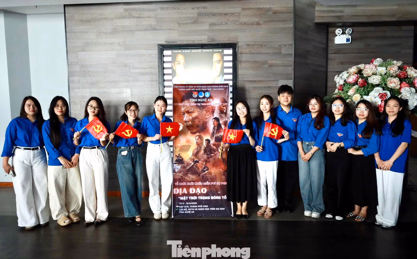 Trong 3 ngày 11,12,13/4, Tỉnh Đoàn Nghệ An đã tổ chức đợt sinh hoạt chính trị “Non sông liền một dải” bằng hình thức chiếu phim "Địa Đạo: Mặt trời trong bóng tối". Chương trình được tổ chức nằm trong kế hoạch công tác Đoàn và phong trào thanh thiếu nhi năm 2025; kế hoạch tuyên truyền kỷ niệm các ngày lễ lớn và hướng đến ngày Kỷ niệm 50 năm ngày Giải phóng miền Nam, thống nhất đất nước (30/4/1975-30/4/2025).