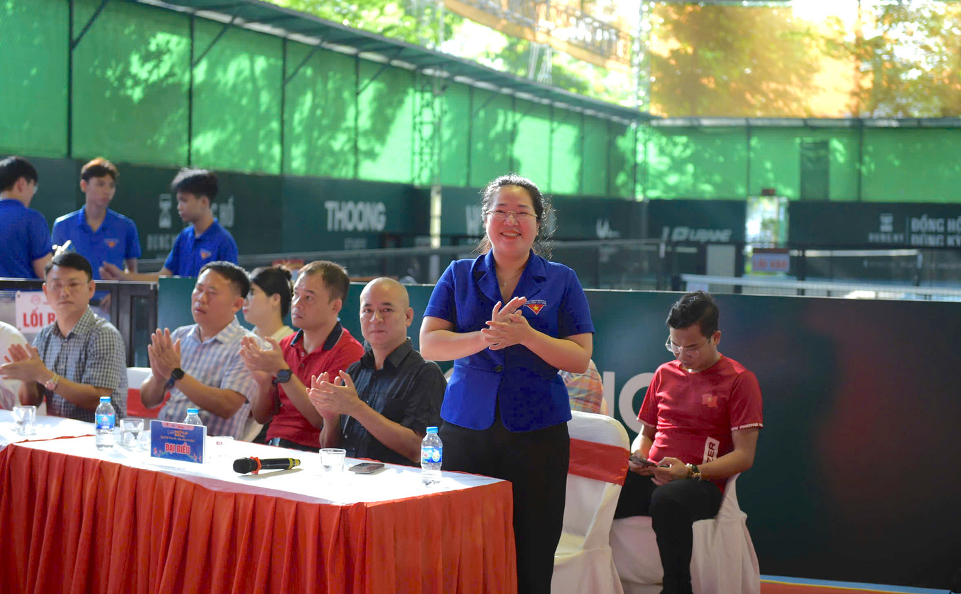 Các đại biểu tham dự buổi lễ khai mạc. Các đại biểu tham dự buổi lễ khai mạc.