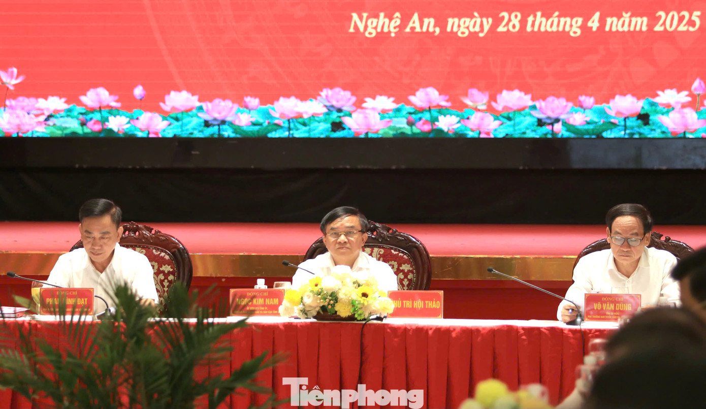 Chủ trì buổi Hội thảo. Chủ trì buổi Hội thảo.