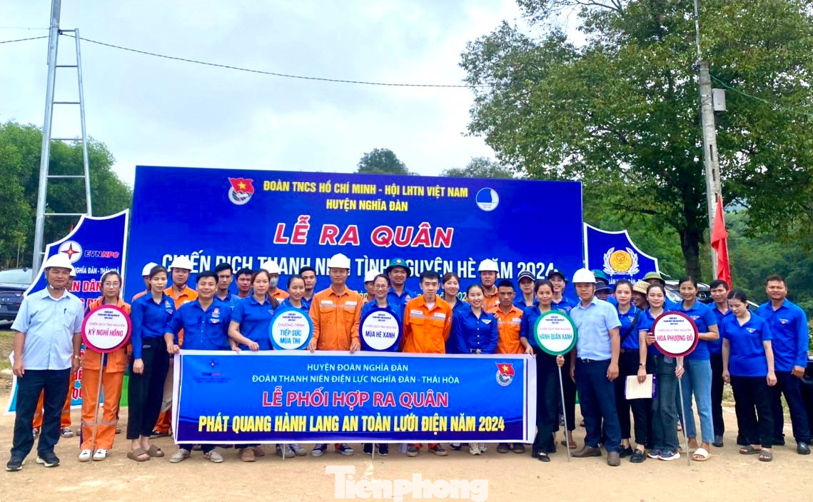 Trước đó, các cấp bộ Đoàn trên toàn tỉnh Nghệ An đã đồng loạt ra quân Chiến dịch thanh niên tình nguyện Hè 2024 và phối hợp ra quân phát quang hành lang an toàn lưới điện năm 2024 trên địa bàn toàn tỉnh.