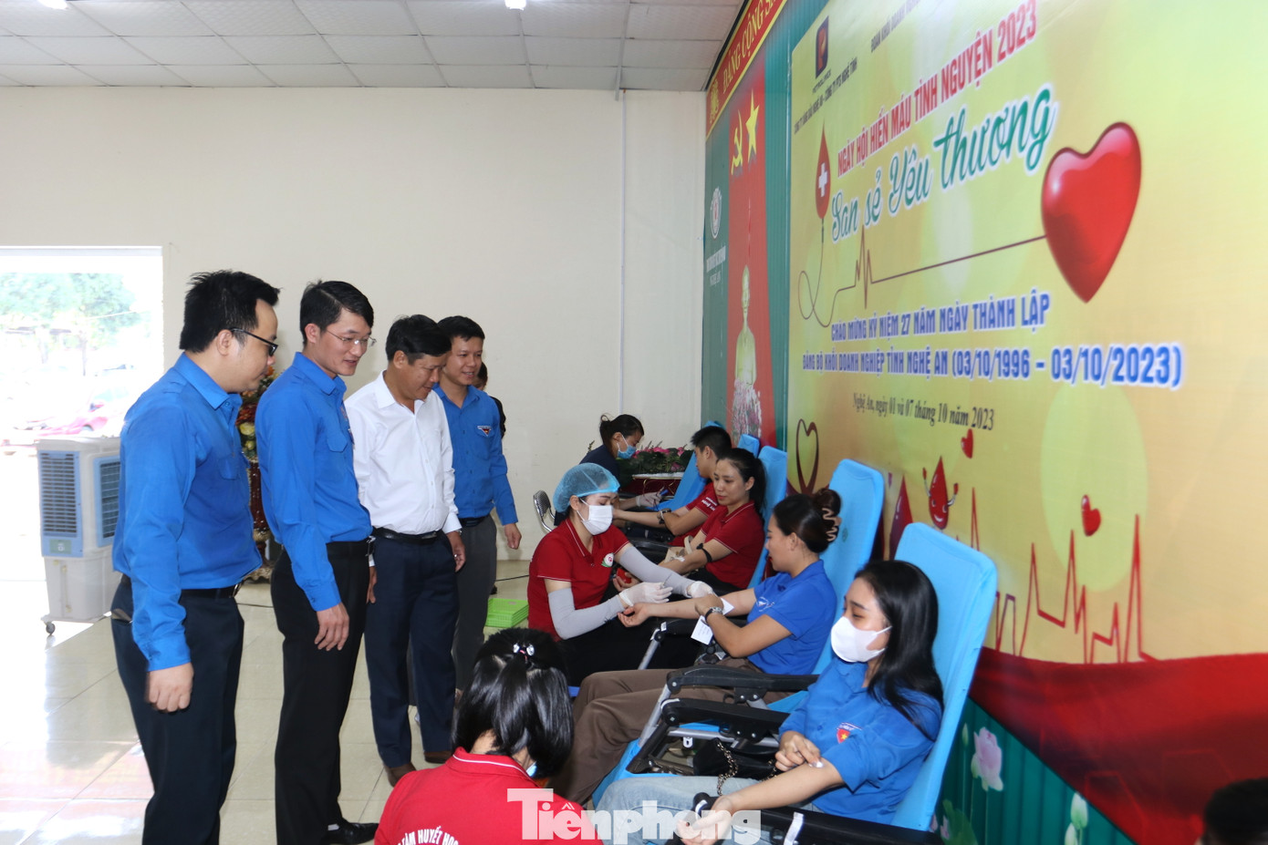 Được biết, chương trình hiến máu này sẽ tiếp tục được tổ chức đợt 2 vào ngày 7/10 tới. Được biết, chương trình hiến máu này sẽ tiếp tục được tổ chức đợt 2 vào ngày 7/10 tới.