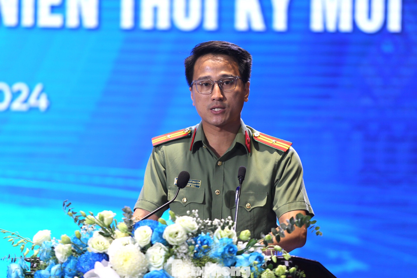 Thiếu tá Nguyễn Sỹ Nguyên - Phó ban Thanh niên Công an tỉnh Nghệ An trình bày thảo luận. Thiếu tá Nguyễn Sỹ Nguyên - Phó ban Thanh niên Công an tỉnh Nghệ An trình bày thảo luận.