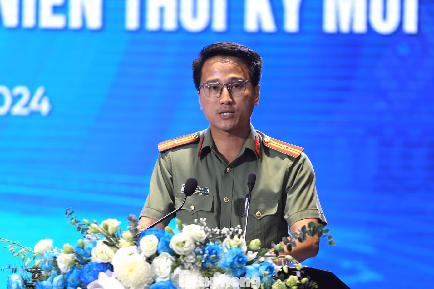 Thiếu tá Nguyễn Sỹ Nguyên - Phó ban Thanh niên Công an tỉnh Nghệ An trình bày thảo luận.