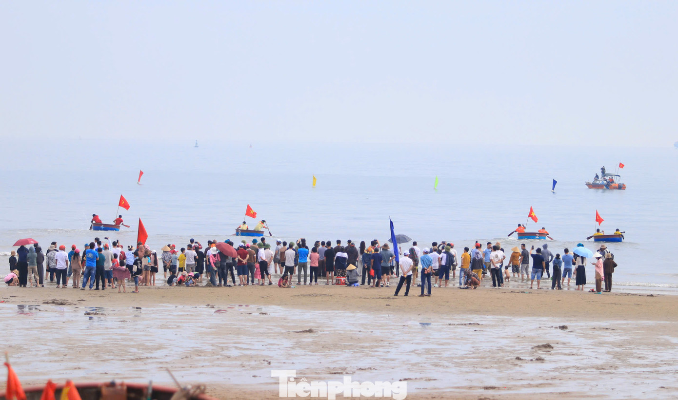 Giải đua thuyền mủng năm nay được tổ chức đúng vào ngày khai trương Lễ hội Du lịch Cửa Lò và nhằm mục đích quảng bá du lịch biển, đồng thời, tạo sân chơi lành mạnh cho người dân địa phương.