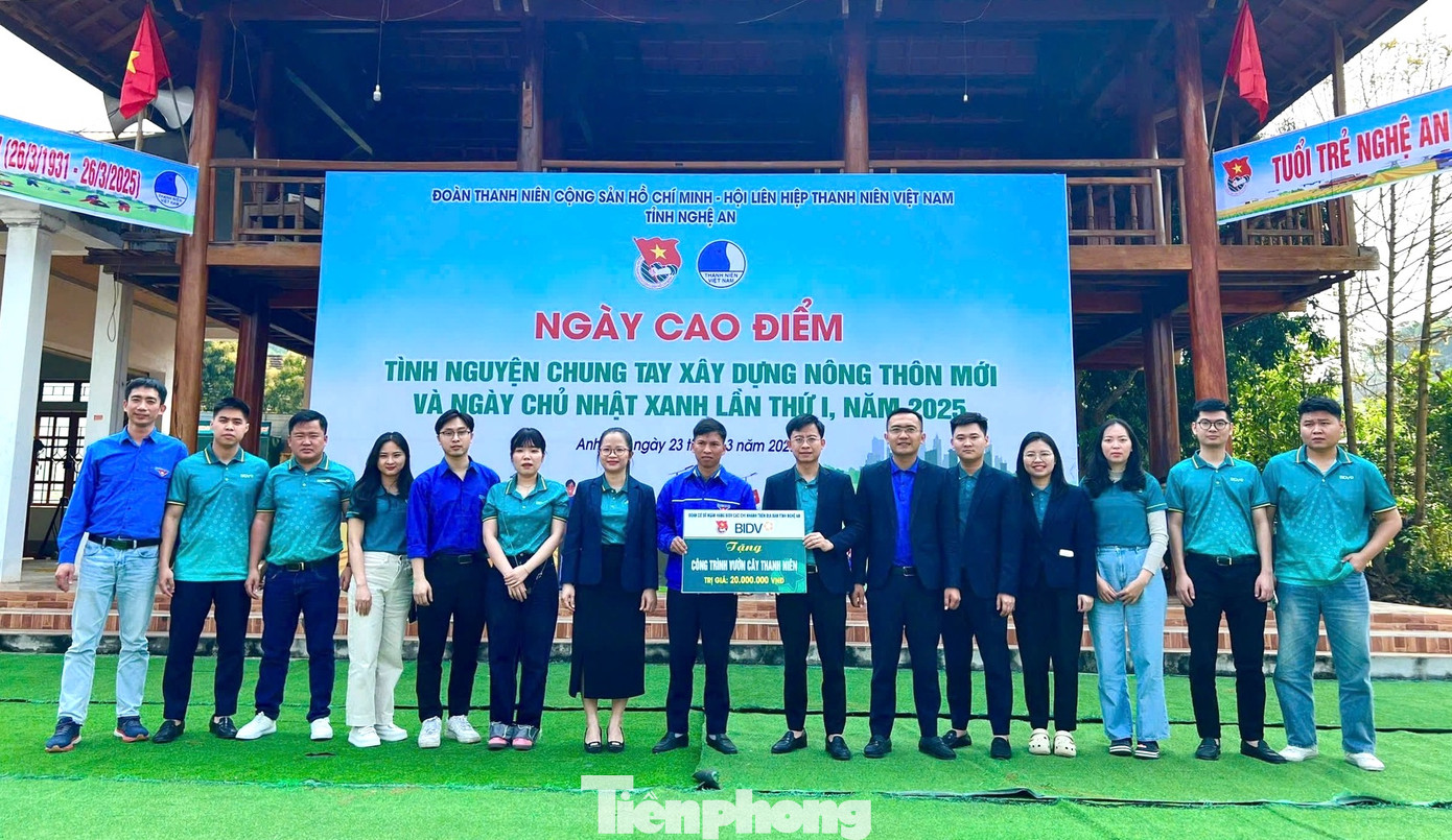 Tại chương trình, Tỉnh Đoàn Nghệ An đã trao tặng công trình sân chơi cộng đồng, công trình vườn cây thanh niên, tặng nhiều suất quà cho thanh thiếu nhi trên địa bàn huyện Anh Sơn với tổng giá trị các nguồn lực là 125 triệu đồng. Tại chương trình, Tỉnh Đoàn Nghệ An đã trao tặng công trình sân chơi cộng đồng, công trình vườn cây thanh niên, tặng nhiều suất quà cho thanh thiếu nhi trên địa bàn huyện Anh Sơn với tổng giá trị các nguồn lực là 125 triệu đồng.