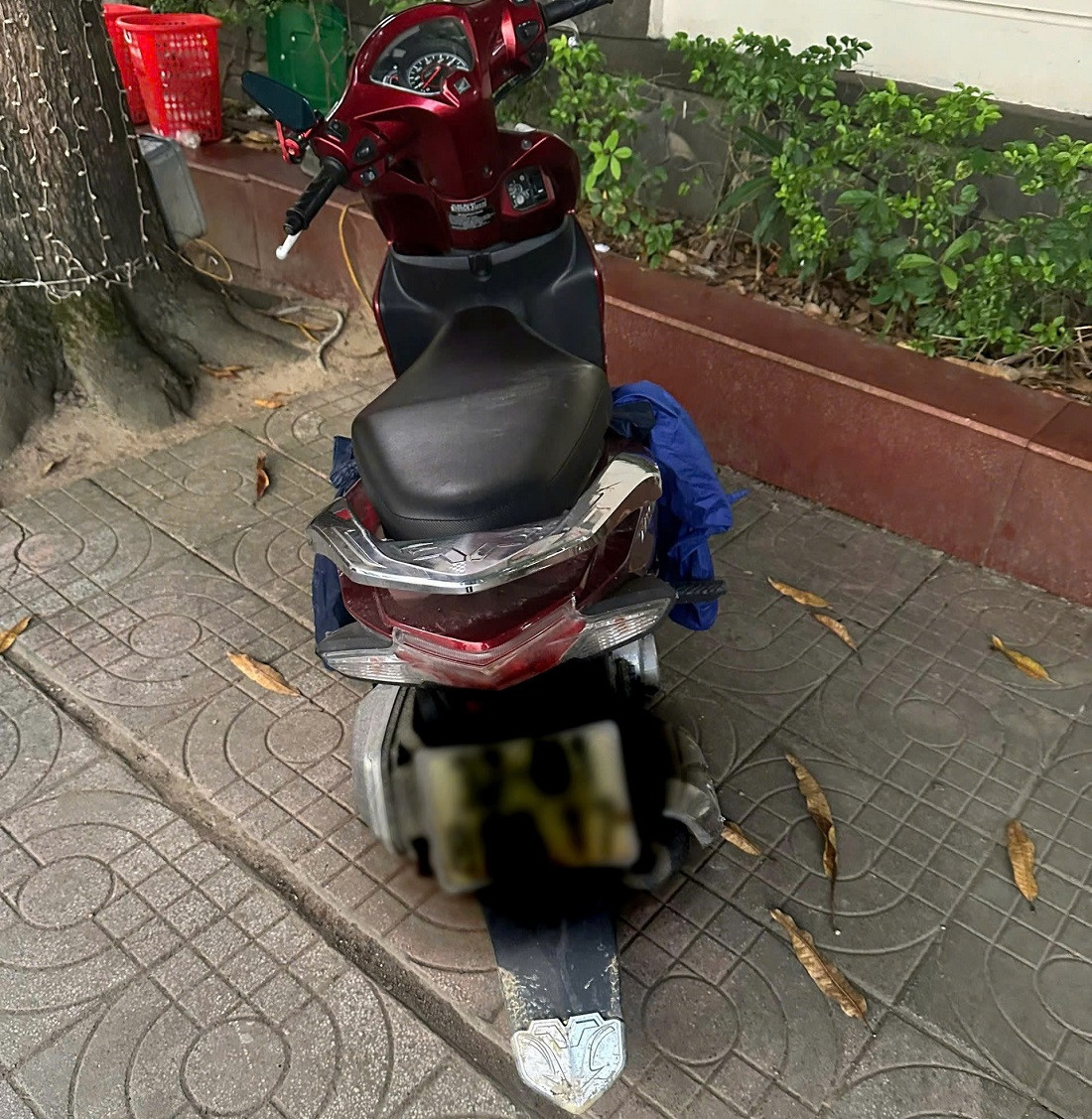 Chiếc xe máy Nhật sử dụng để chở chị T. và cháu K. đi.