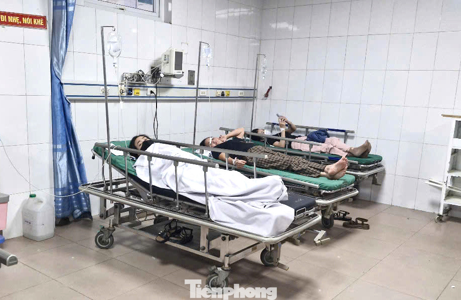 Có 84 công nhân của 2 công ty xuất hiện các triệu chứng ngộ độc sau bữa cơm trưa tại công ty.