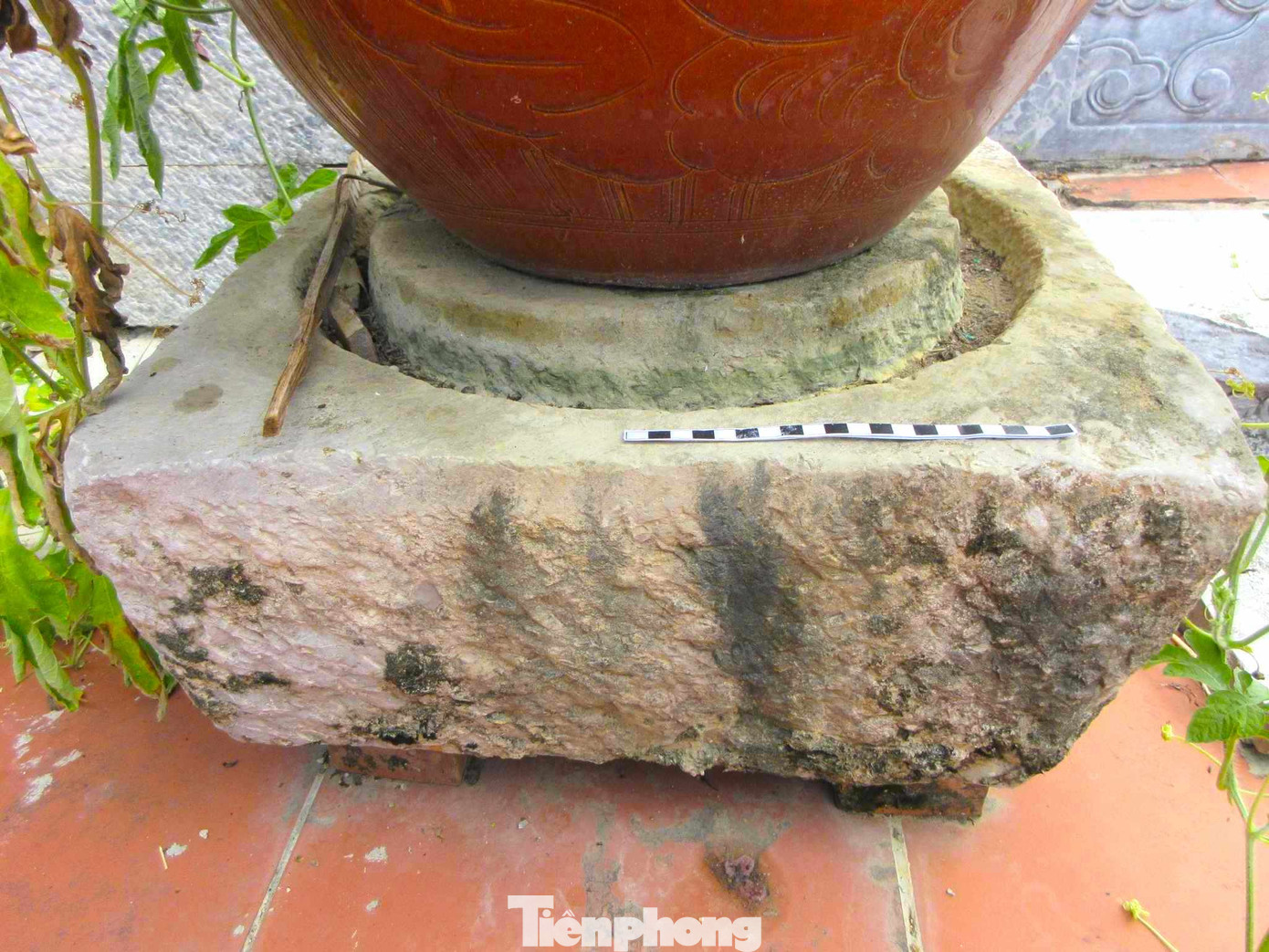 Những chân tảng bằng đá có tuổi đời hơn 600 năm. Những chân tảng bằng đá có tuổi đời hơn 600 năm.