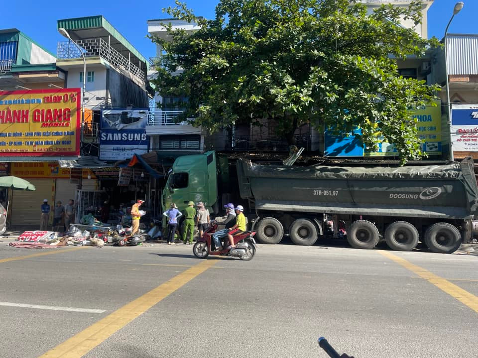 Hiện trường vụ tai nạn khiến 3 người thương vong.