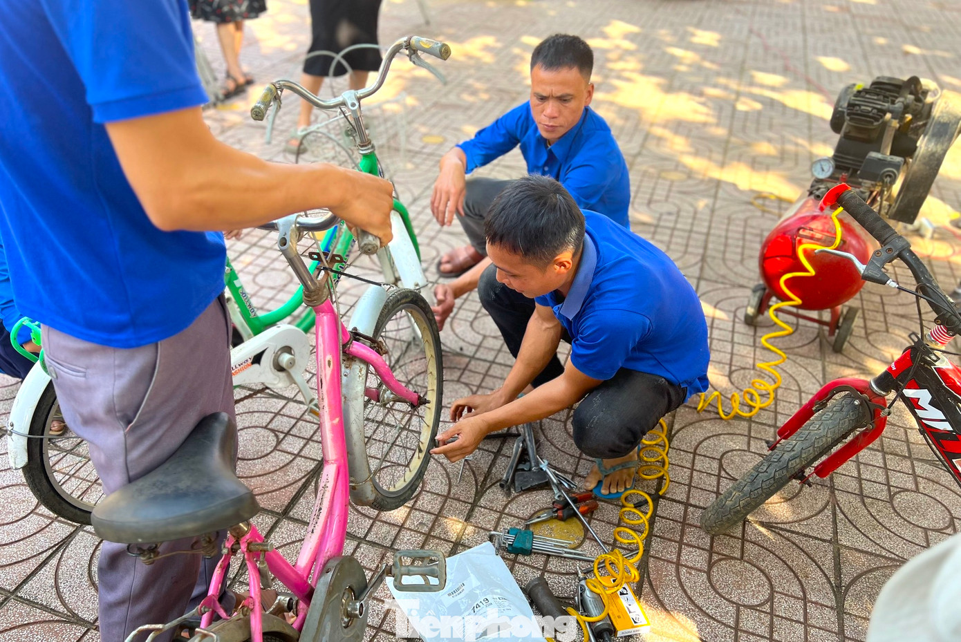 Anh Lữ Thành Long - Bí thư Huyện đoàn Quế Phong chia sẻ, thời gian tới đơn vị Huyện đoàn sẽ tiếp tục thực hiện chương trình này ở 1 số điểm trường khác trên địa bàn huyện nhằm sửa xe của các em học sinh bị hư hỏng, giúp các em có xe đi học đến trường.