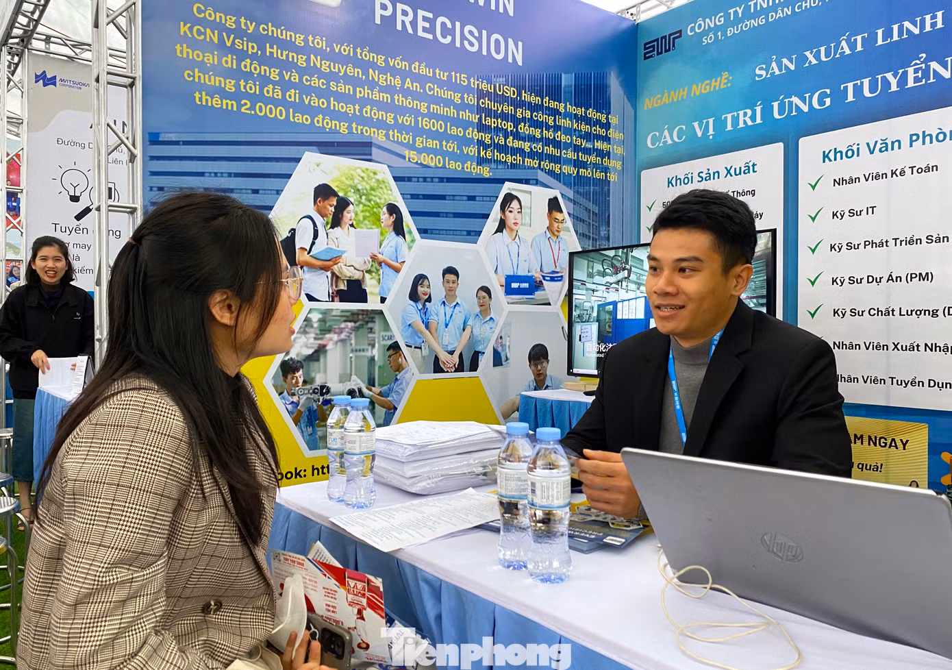 Ngày hội việc làm là sự kiện đầu tiên trong chuỗi các nhiệm vụ, giải pháp triển khai thực hiện Chỉ thị số 33 và Đề án số 40 của Ban Thường vụ Tỉnh ủy Nghệ An về “Tăng cường sự lãnh đạo của Đảng đối với công tác kết nối cung - cầu lao động, giải quyết việc làm, thu hút lao động cho các doanh nghiệp trong nước, doanh nghiệp FDI trên địa bàn tỉnh Nghệ An, giai đoạn 2025-2030.