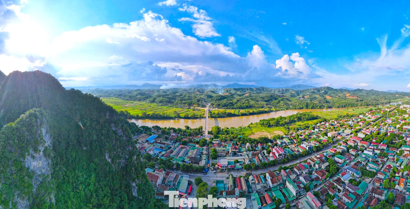 Cầu Thanh Nam được thiết kế xây dựng bắc qua sông Lam kết nối xã Bồng Khê với trung tâm huyện Con Cuông (tỉnh Nghệ An). Cây cầu được khởi công xây dựng từ tháng 8/2021 với tổng mức đầu tư 166 tỉ đồng do Ban Quản lý các dự án đầu tư xây dựng huyện Con Cuông làm chủ đầu tư.