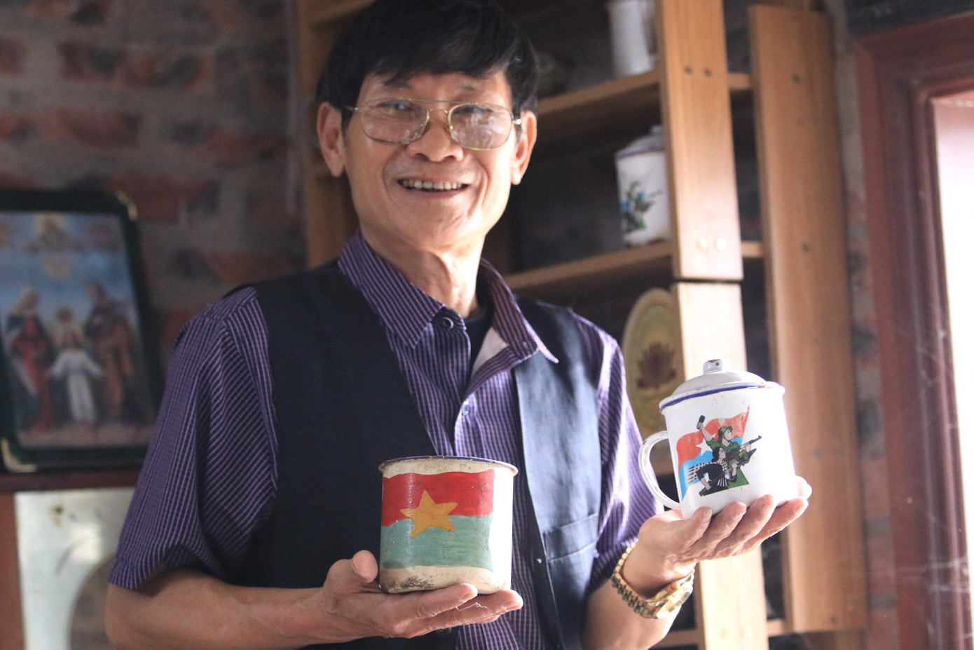 Nhiều người đến xem và ngỏ ý mua lại một số món đồ với giá cao nhưng ông Hoan đều từ chối: "Đây không phải cổ vật để mua bán. Tôi giữ lại để nhắc nhở con cháu về thời kỳ chiến tranh ác liệt, về những hy sinh của ông cha ta để có được đất nước hòa bình như ngày hôm nay", ông Hoan nói.