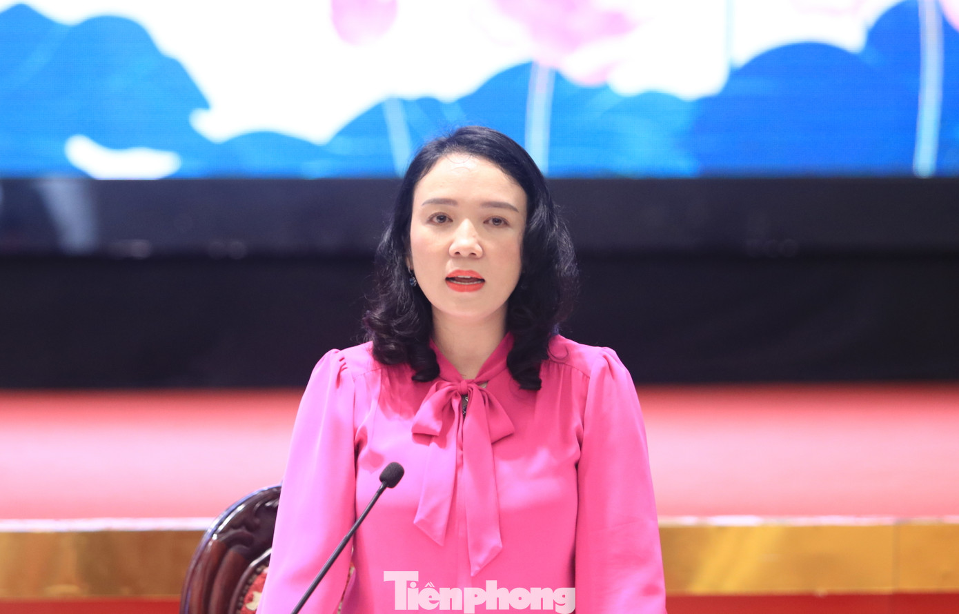 Bà Trần Thị Mỹ Hạnh - Giám đốc Sở Văn hóa, Thể thao và Du lịch tỉnh Nghệ An - thông tin các hoạt động trong Lễ hội Làng Sen toàn quốc 2025.