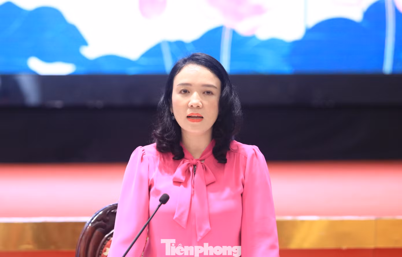 Bà Trần Thị Mỹ Hạnh - Giám đốc Sở Văn hóa, Thể thao và Du lịch tỉnh Nghệ An - thông tin các hoạt động trong Lễ hội Làng Sen toàn quốc 2025. Bà Trần Thị Mỹ Hạnh - Giám đốc Sở Văn hóa, Thể thao và Du lịch tỉnh Nghệ An - thông tin các hoạt động trong Lễ hội Làng Sen toàn quốc 2025.