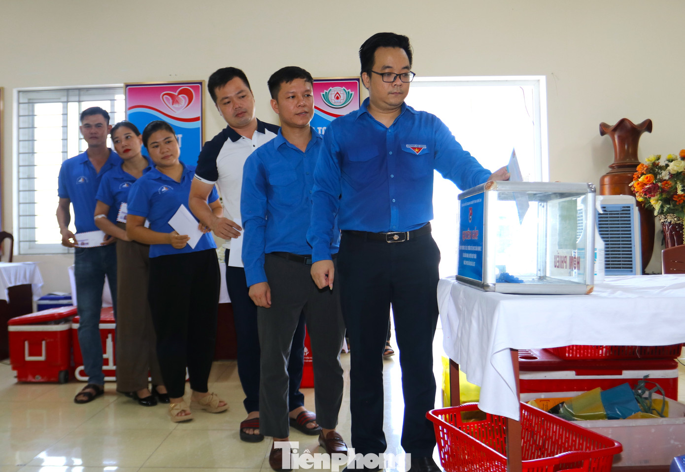 Đoàn khối Doanh nghiệp tỉnh Nghệ An tổ chức quyên góp ủng hộ cho điểm trường tiểu học ở huyện Quỳ Châu bị thiệt hại sau lũ. Đoàn khối Doanh nghiệp tỉnh Nghệ An tổ chức quyên góp ủng hộ cho điểm trường tiểu học ở huyện Quỳ Châu bị thiệt hại sau lũ.