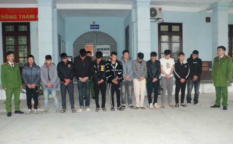 Các đối tượng bị cơ quan công an tạm giữ để phục vụ điều tra. Các đối tượng bị cơ quan công an tạm giữ để phục vụ điều tra.