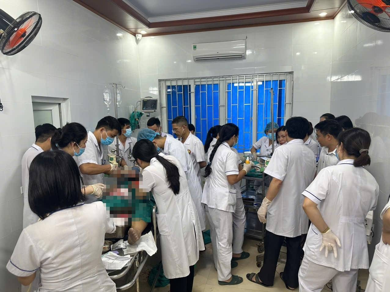 Ca phẫu thuật cứu thai nhi được triển khai thành công ngay tại khoa Cấp cứu của Trung tâm Y tế huyện Anh Sơn (Nghệ An).