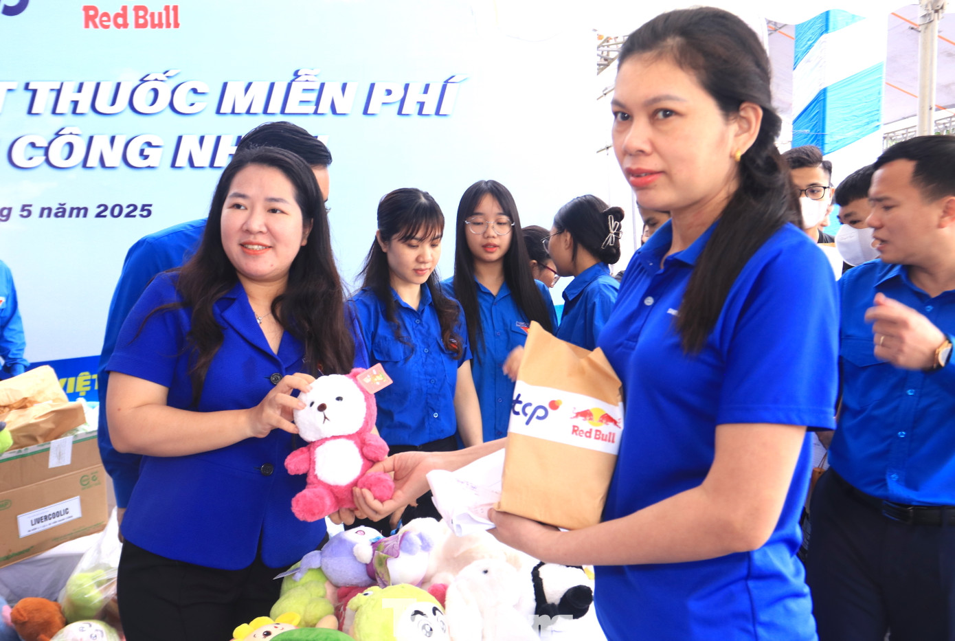 Chuỗi hoạt động Ngày hội “Thanh niên công nhân - Lan tỏa năng lượng tích cực” được tổ chức nhằm trang bị kiến thức, kỹ năng sống; nâng cao đời sống thể chất, tinh thần và tăng cường sự gắn kết trong cộng đồng thanh niên công nhân, đặc biệt tại các khu công nghiệp, khu chế xuất, doanh nghiệp ngoài nhà nước. Chuỗi hoạt động Ngày hội “Thanh niên công nhân - Lan tỏa năng lượng tích cực” được tổ chức nhằm trang bị kiến thức, kỹ năng sống; nâng cao đời sống thể chất, tinh thần và tăng cường sự gắn kết trong cộng đồng thanh niên công nhân, đặc biệt tại các khu công nghiệp, khu chế xuất, doanh nghiệp ngoài nhà nước.