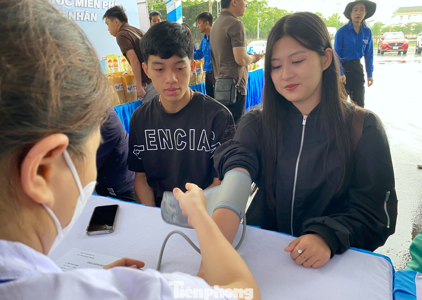 Bên cạnh đó, các bệnh nhân còn được chỉ định thực hiện các dịch vụ cận lâm sàng như: siêu âm tổng quát, siêu âm tuyến giáp, X-quang tim phổi, điện tim. Bên cạnh đó, các bệnh nhân còn được chỉ định thực hiện các dịch vụ cận lâm sàng như: siêu âm tổng quát, siêu âm tuyến giáp, X-quang tim phổi, điện tim.