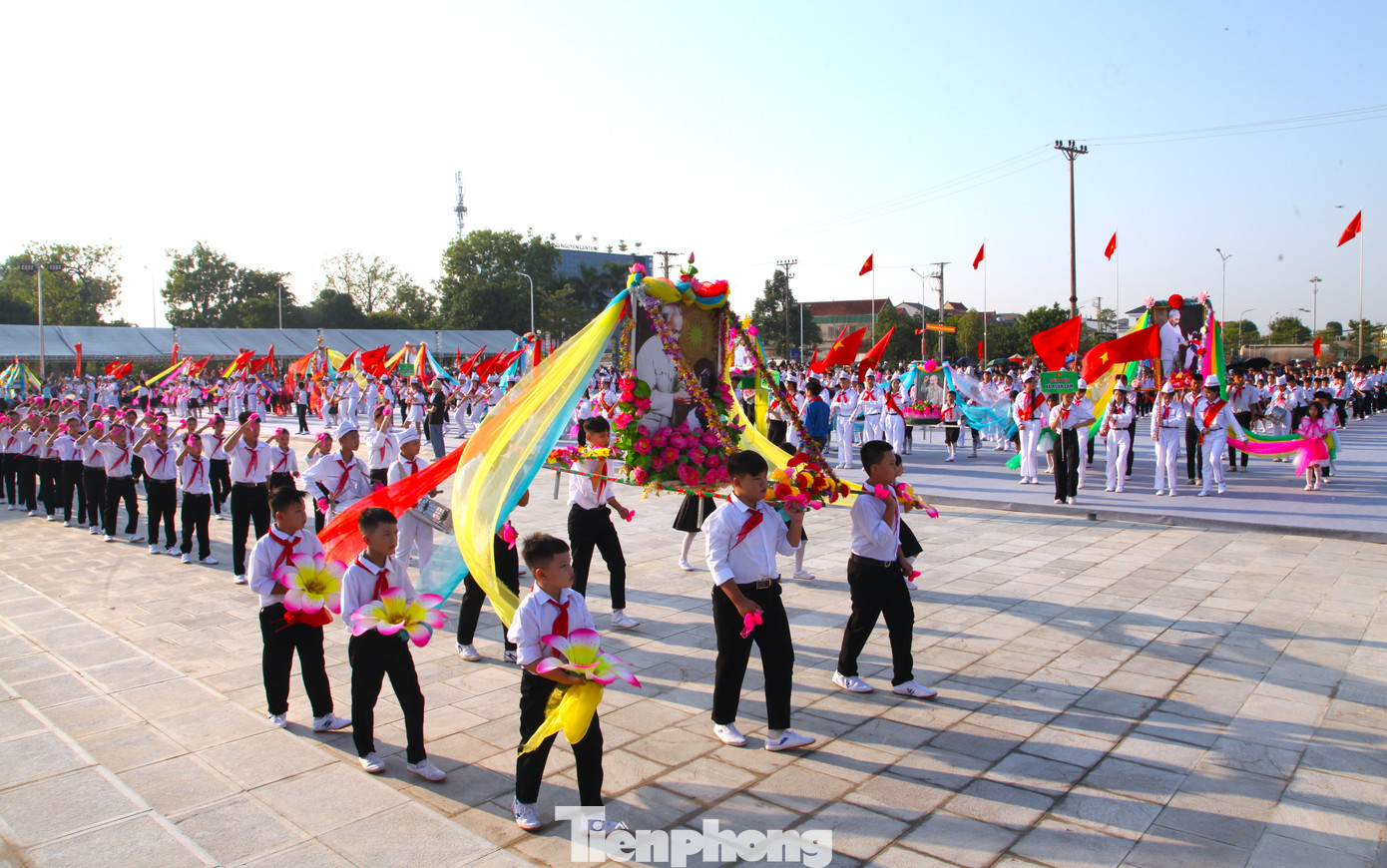 Các đơn vị tham gia tiến hành biểu diễn phần thi của mình trong ngày hội.