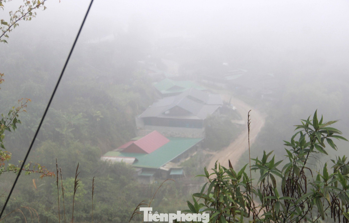 Những ngày cận Tết Nguyên đán, nhiều xã ở huyện biên giới Kỳ Sơn (Nghệ An) chìm trong giá rét và sương mù dày đặc. Nhiệt độ nhiều xã luôn dao động khoảng 9-11 độ. Có nhiều khu vực núi cao, nhiệt độ chênh lệch thấp hơn khoảng 1-2 độ C. Có nơi nhiệt độ thấp hơn rất nhiều.