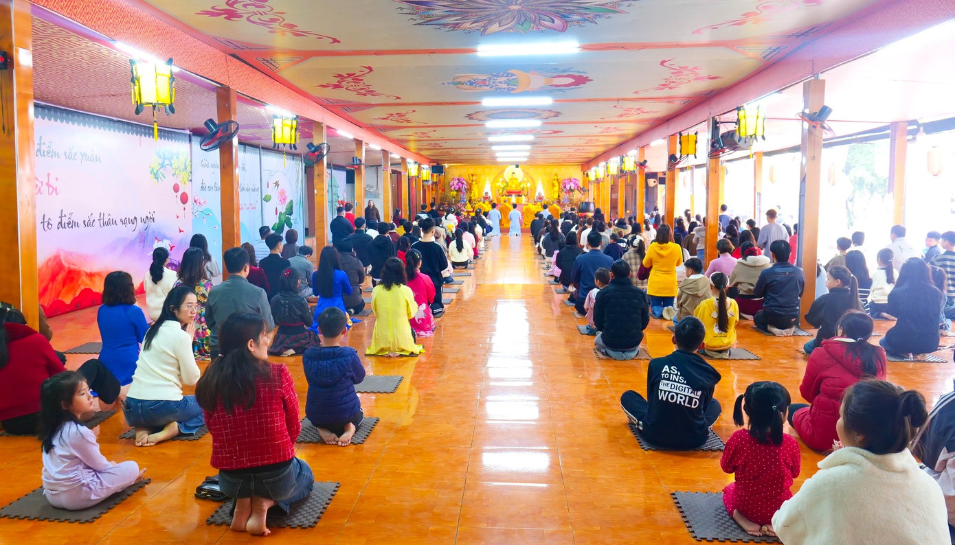 Theo thống kê, trong những ngày đầu năm mới 2025, đã có hàng chục nghìn lượt phật tử, du khách đến chùa Phúc Lạc chiêm bái vãn cảnh du xuân. Theo thống kê, trong những ngày đầu năm mới 2025, đã có hàng chục nghìn lượt phật tử, du khách đến chùa Phúc Lạc chiêm bái vãn cảnh du xuân.